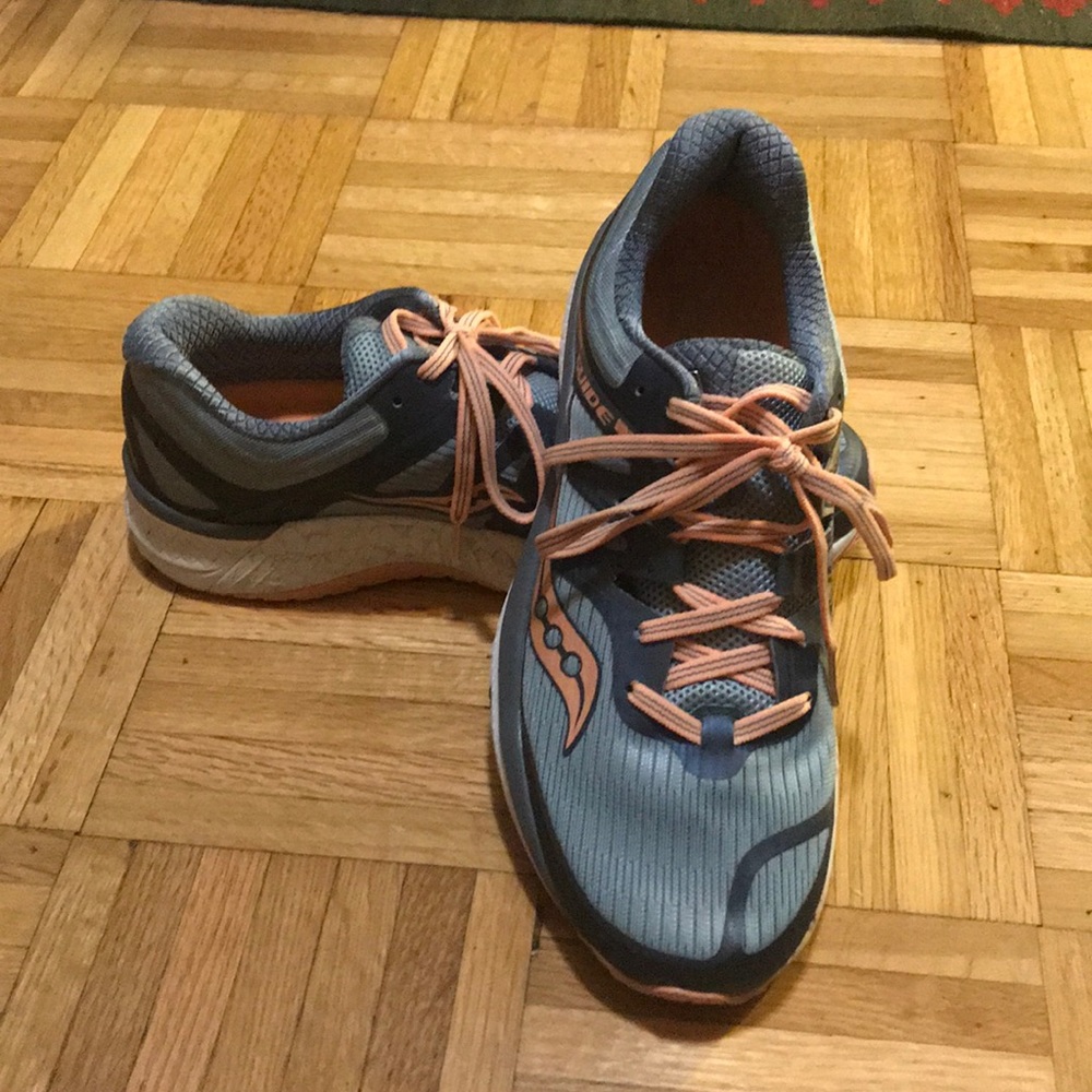 Women’s Saucony Guide ISO peach/slate- almost new!